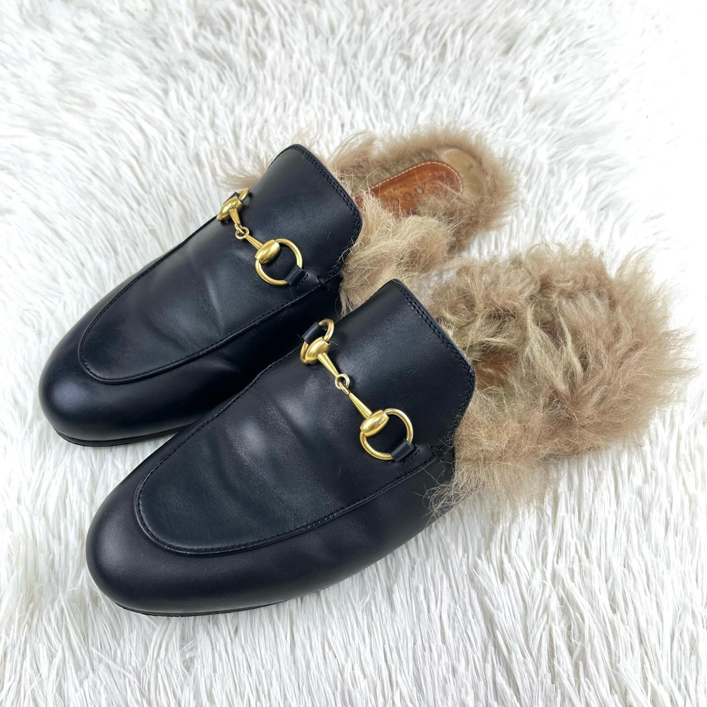95新 GUCCI/古驰 黑色马衔扣毛毛拖鞋36码