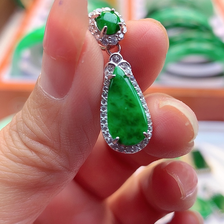 翡翠颈饰银S925镶嵌翡翠