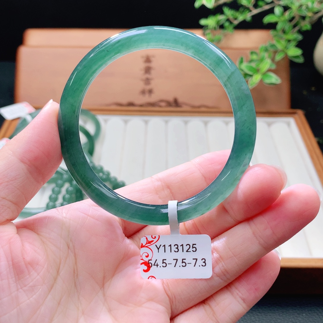 未镶嵌手镯（圆镯）翡翠