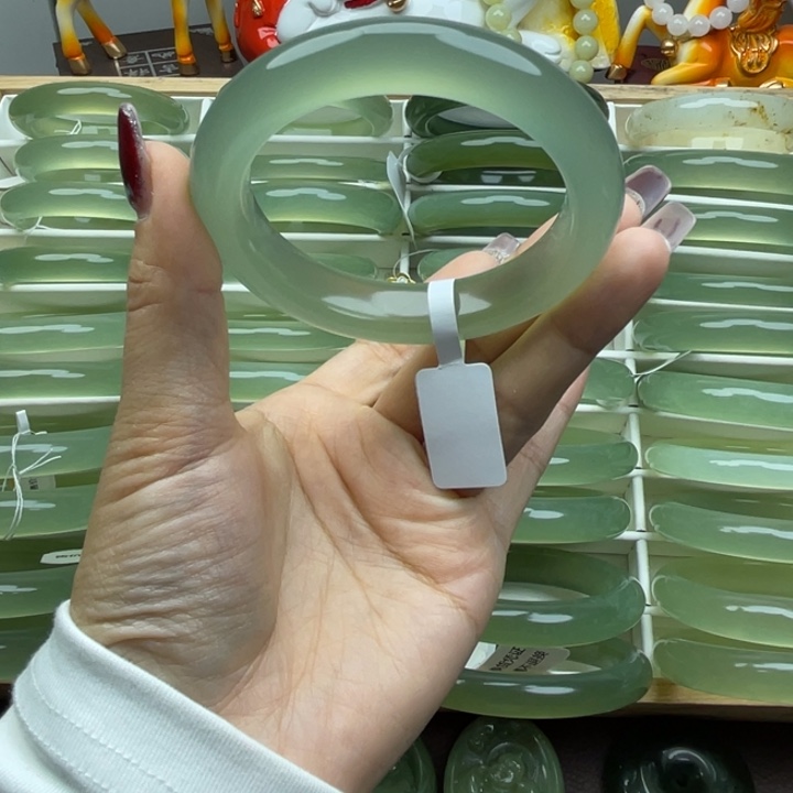 柒****岫玉未镶嵌手镯岫玉