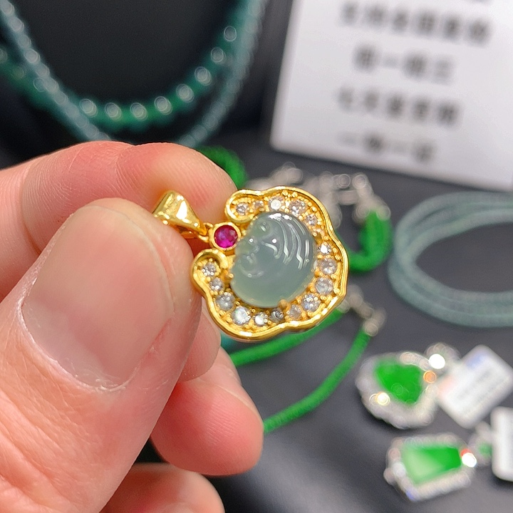 翡翠手链未镶嵌，，，