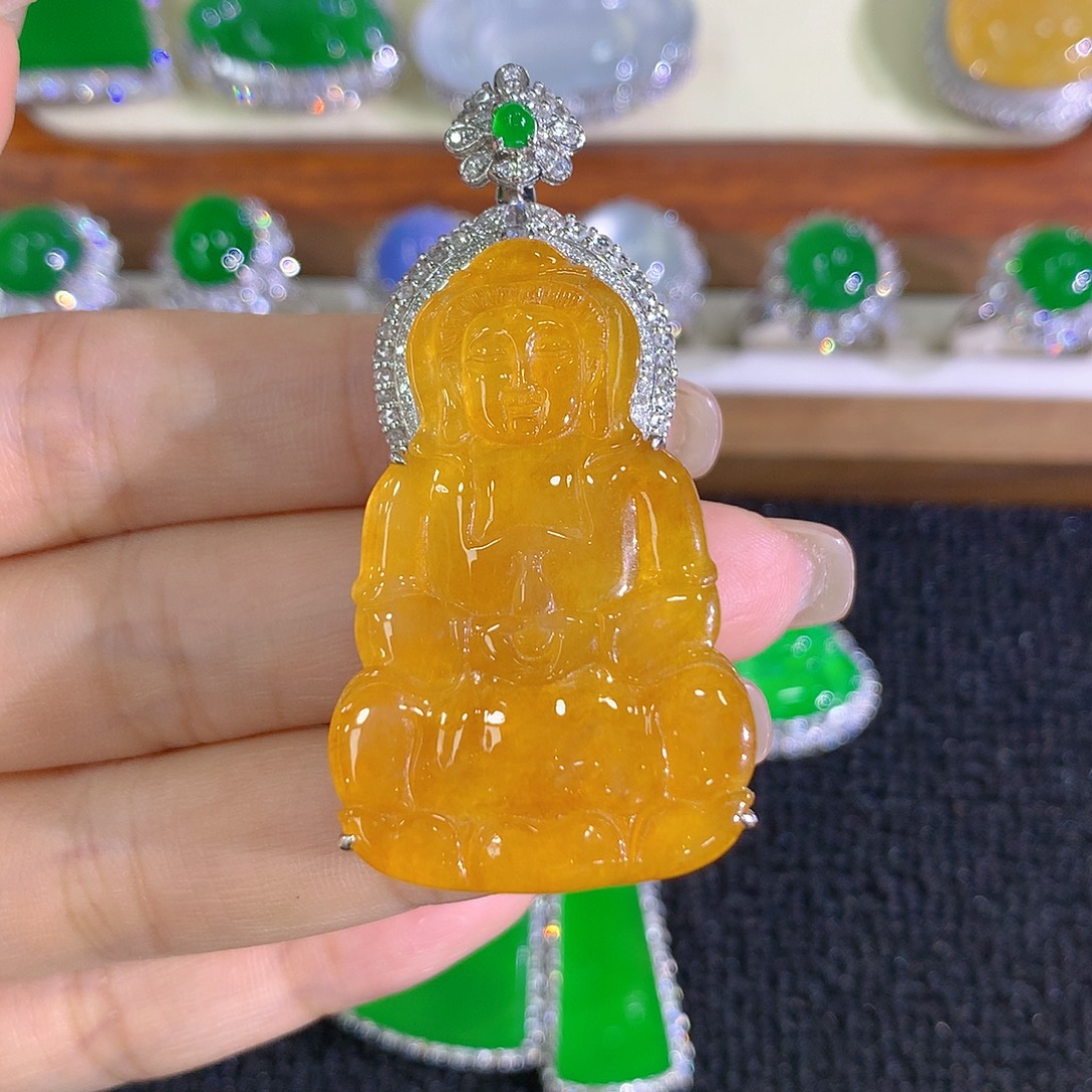 翡翠18K金镶嵌颈饰观音
