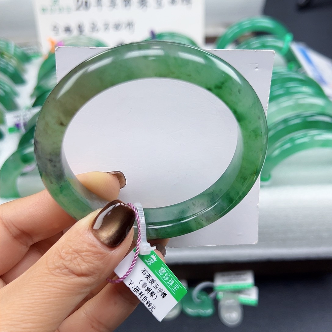 未镶嵌手镯石英质玉