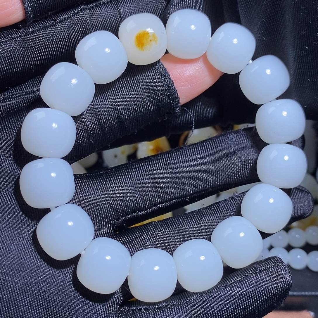 和田玉套链未镶嵌董****”