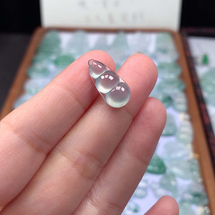 颈饰未镶嵌翡翠高冰福豆