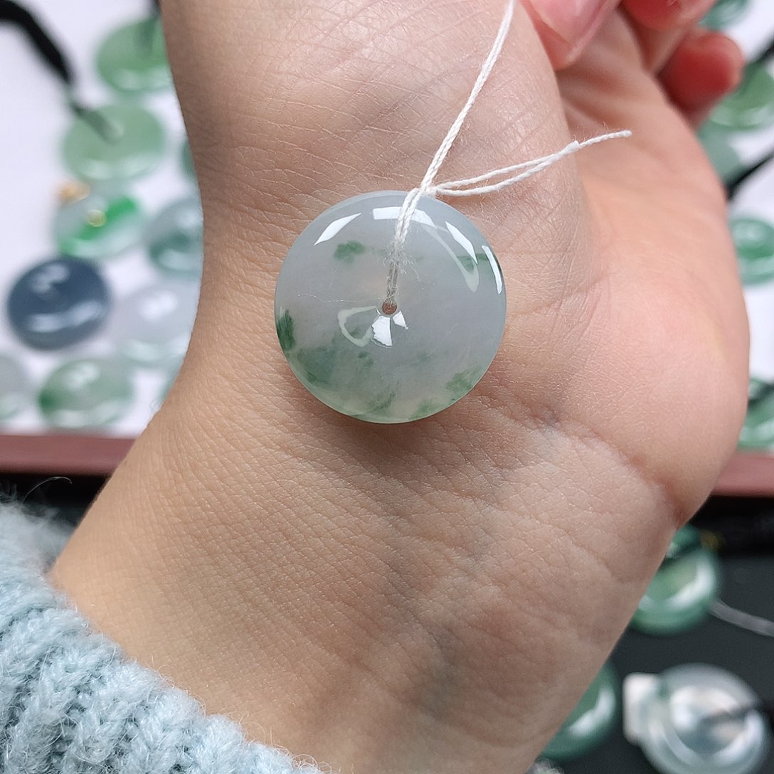 翡翠颈饰未镶嵌平安