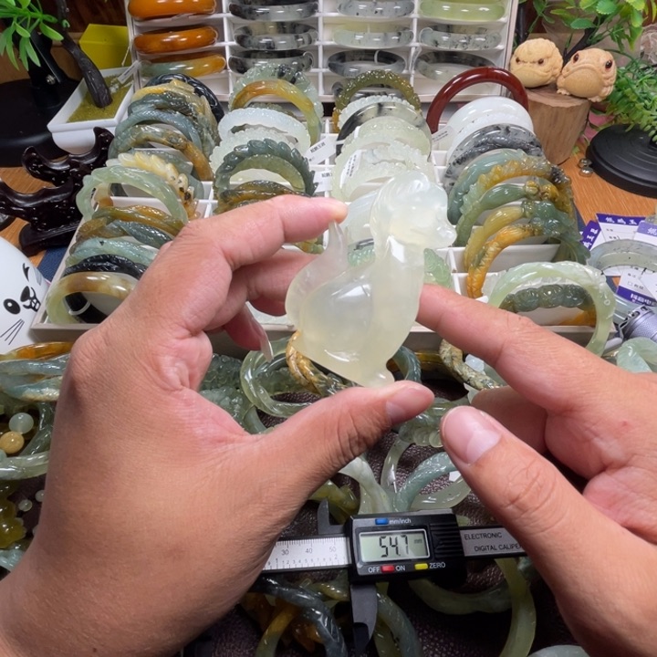 未镶嵌蛇纹石玉颈饰