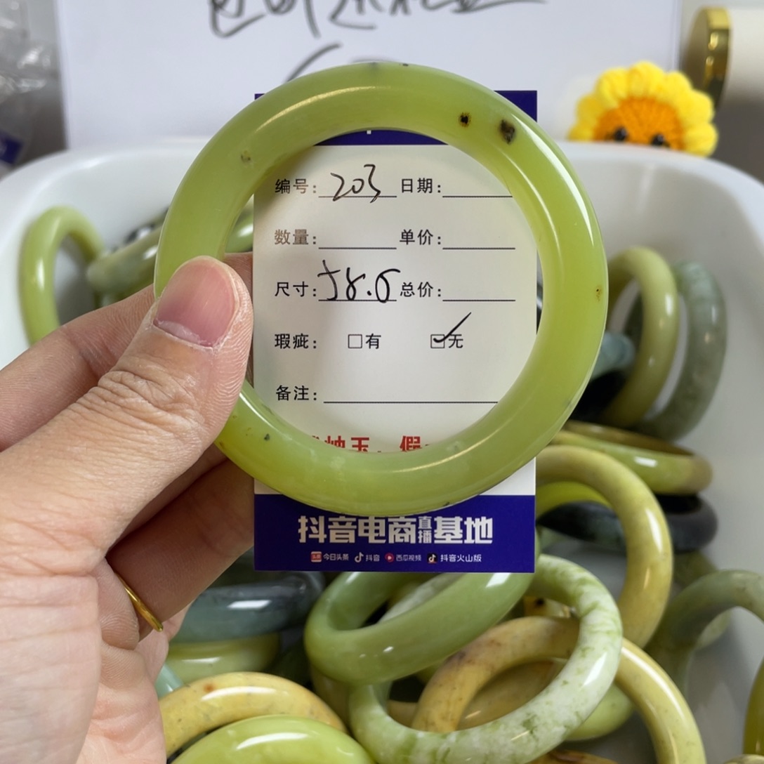 蛇纹石玉手镯未镶嵌