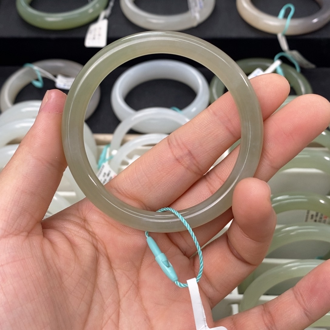 和田玉手镯未镶嵌54.55