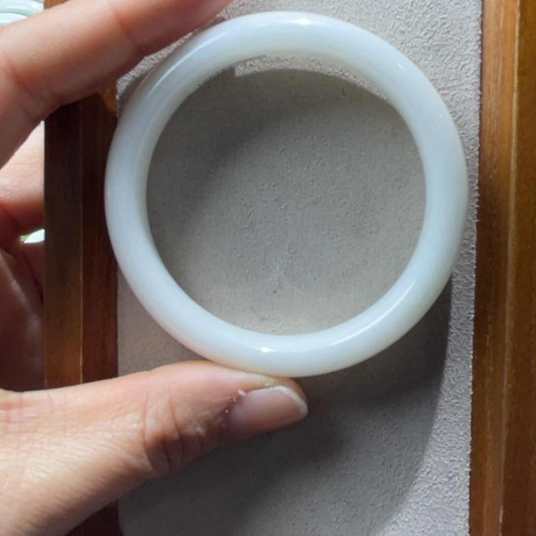 蓝田玉（蛇纹石化大理石玉）手镯未镶嵌皮****?