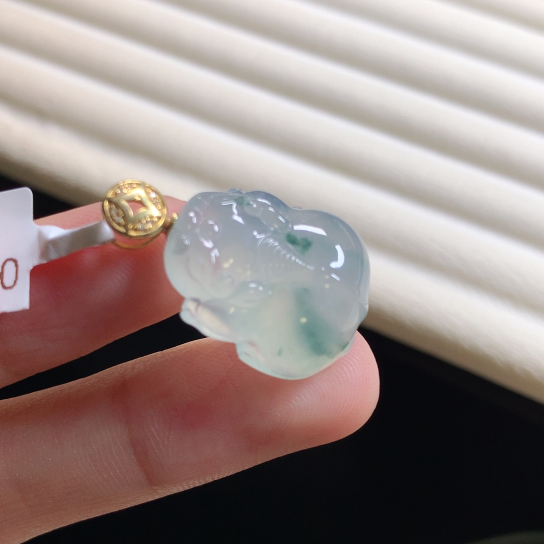 翡翠颈饰18K金镶嵌貔貅