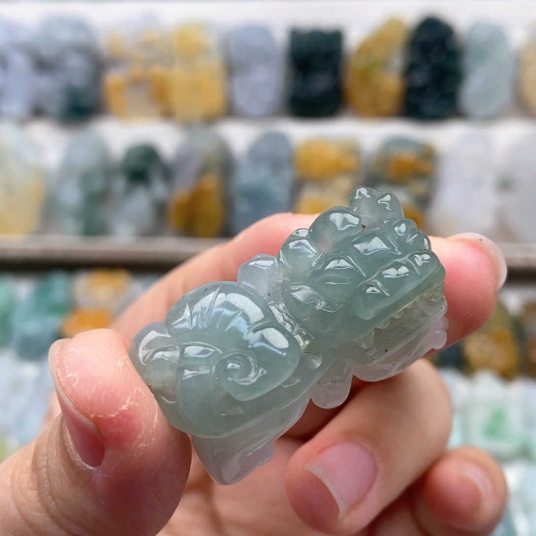 翡翠吊坠(赠链)未镶嵌