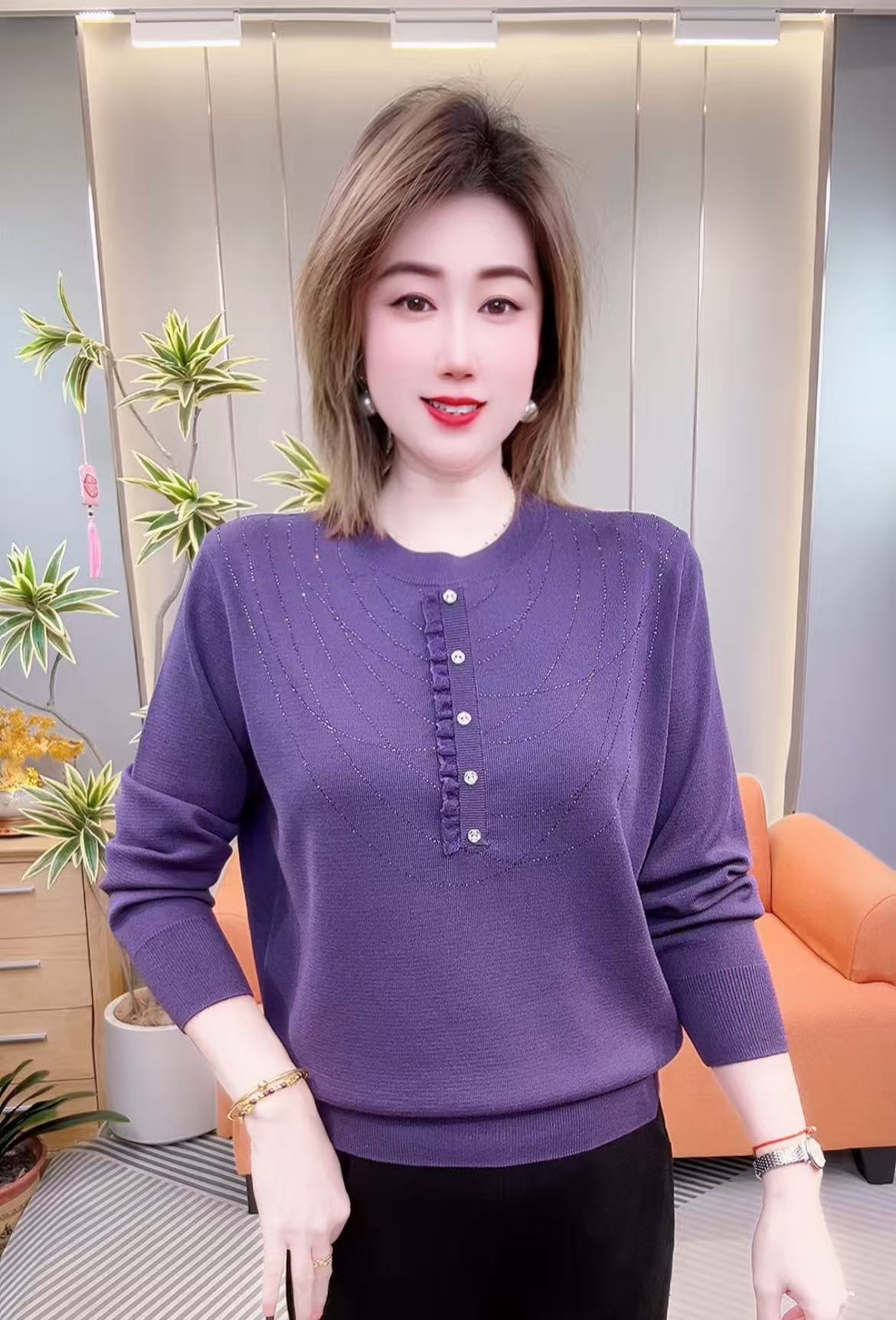 新款高档洋气烫钻花边圆领打底衫25867