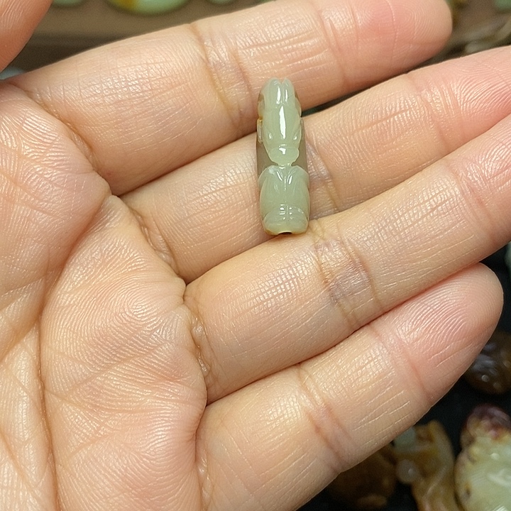 骑***风岫岩河磨玉（透闪石质玉）未镶嵌颈饰