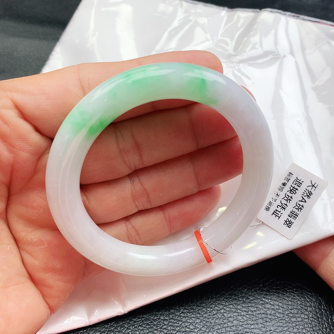 翡翠手镯未镶嵌天然翡翠手镯