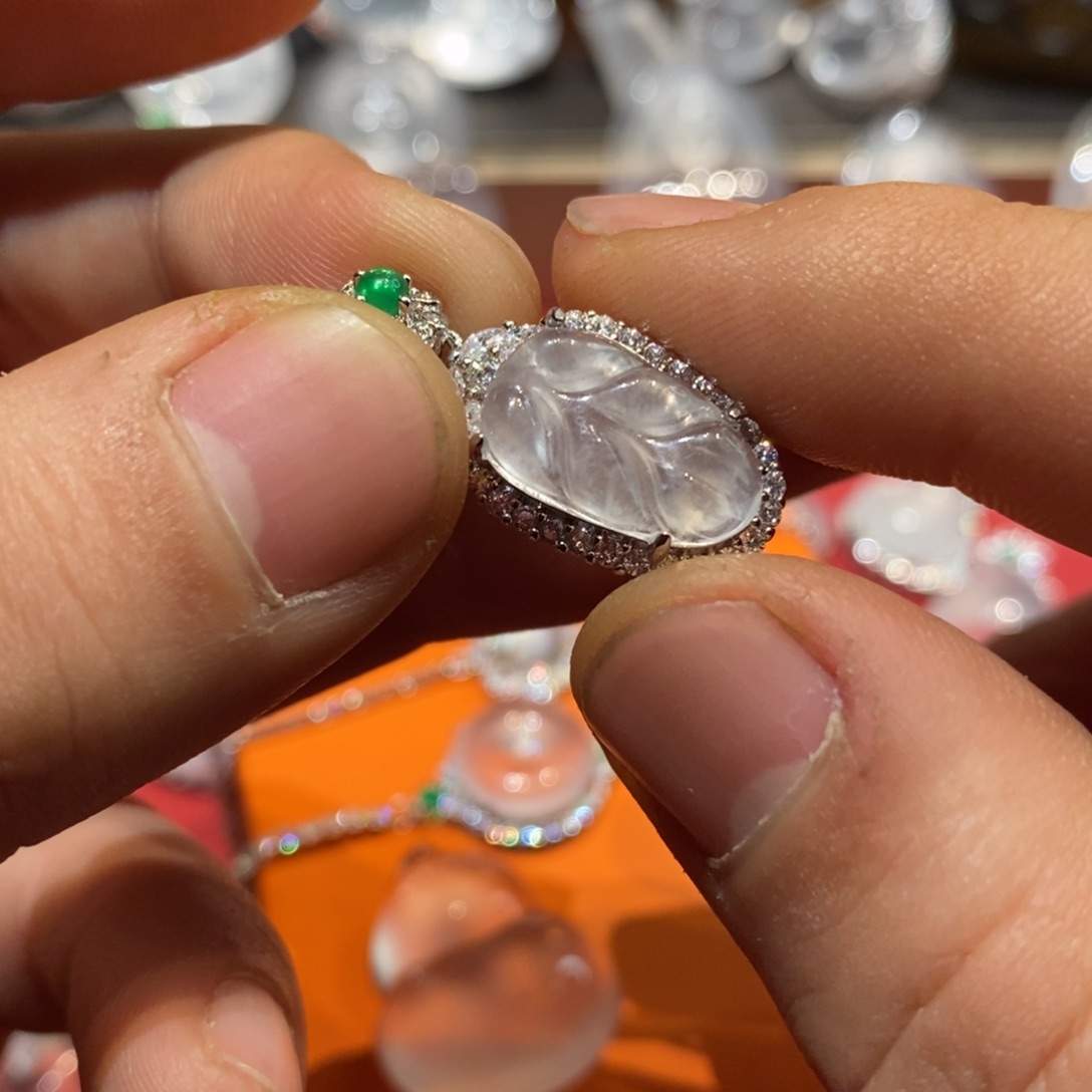 石英质玉颈饰未镶嵌