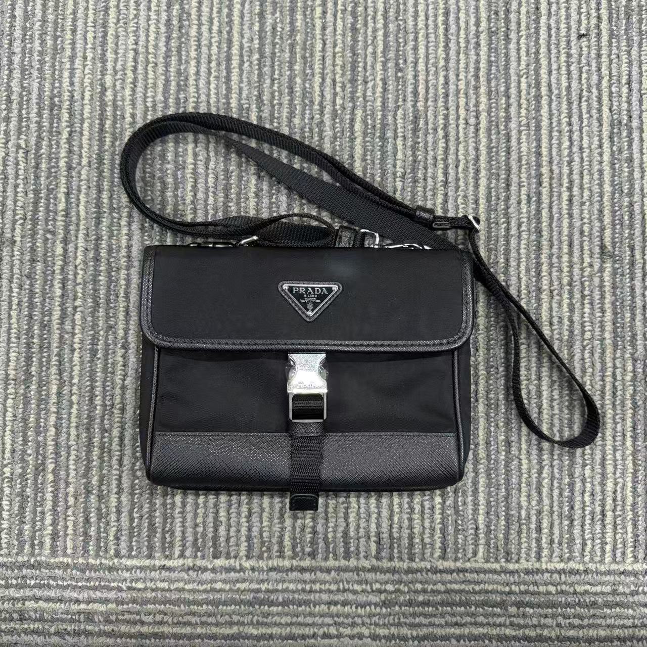 未使用 Prada/普拉达 全新PRADA普拉达手机斜挎单肩
