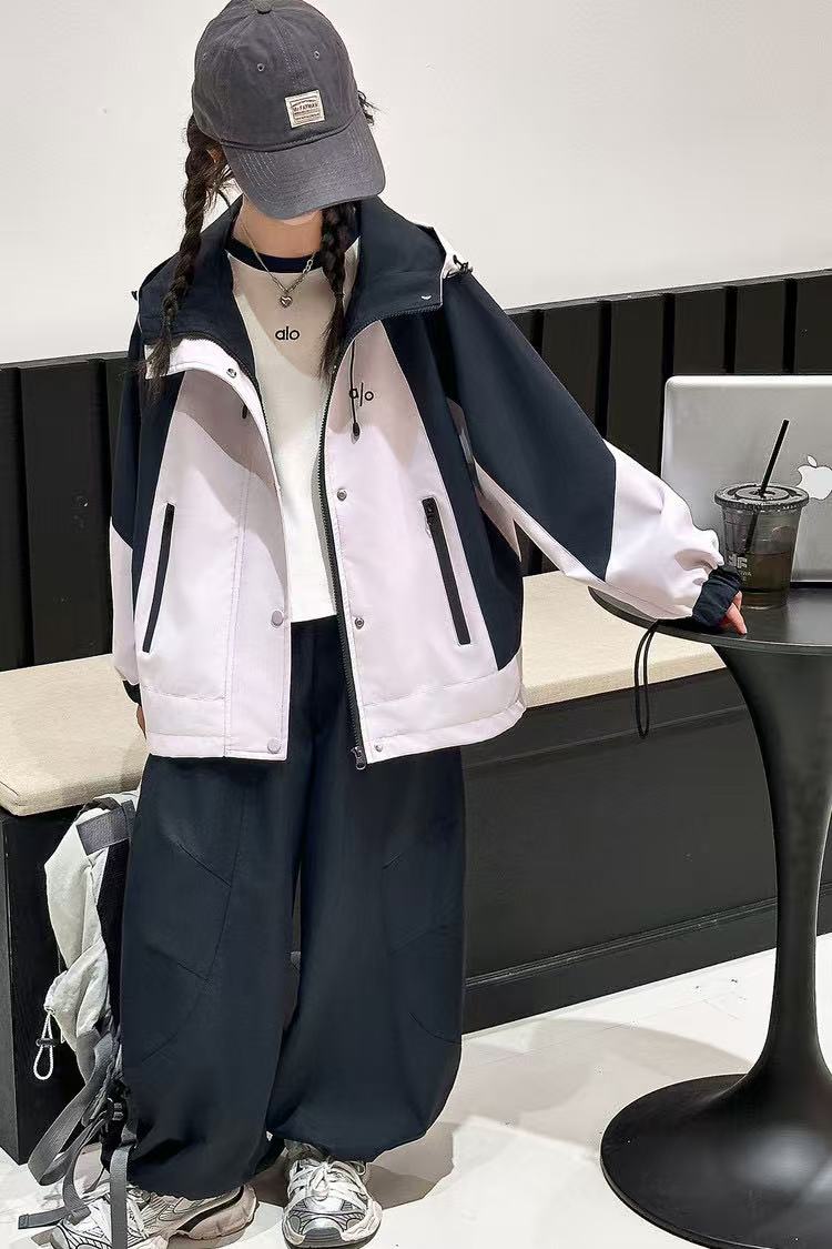 女童刺绣拼色冲锋衣外套