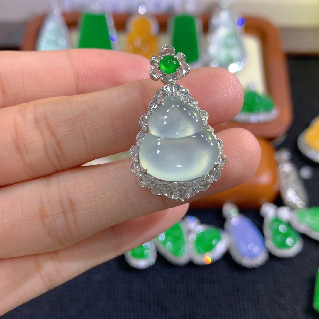 翡翠18K金镶嵌吊坠(不含链)葫芦