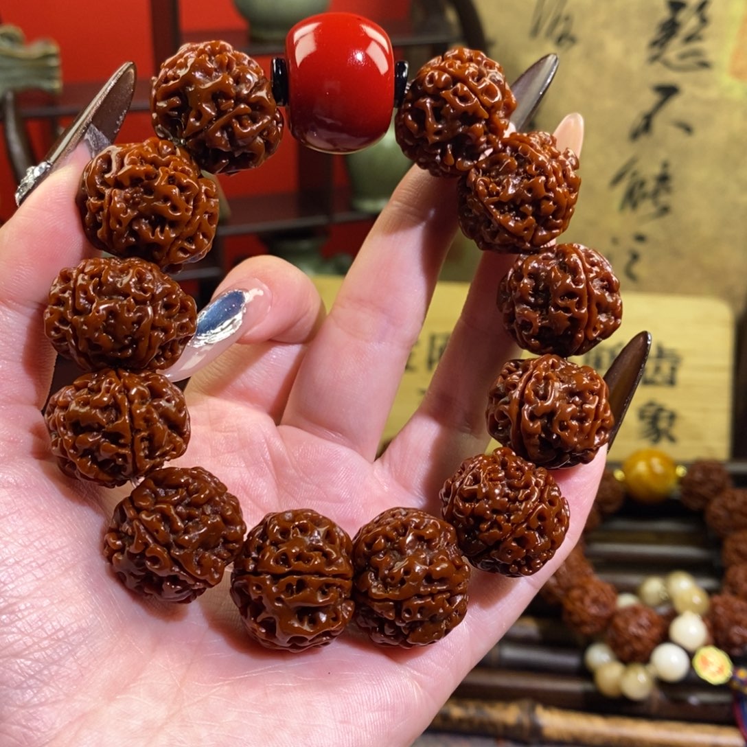 金刚菩提手串523红。    