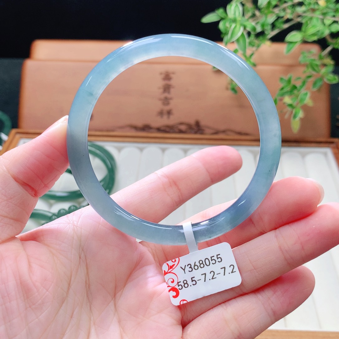 未镶嵌手镯（圆镯）翡翠