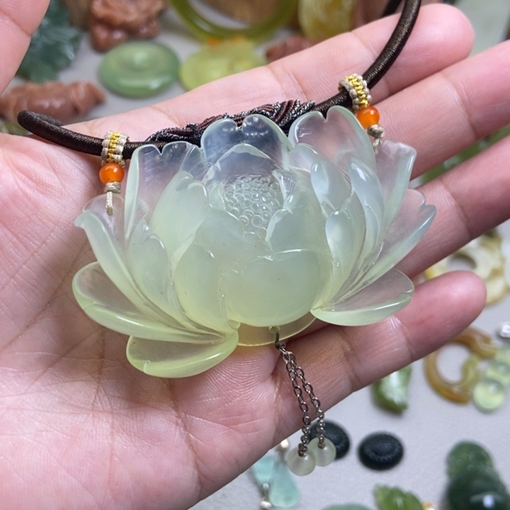 蛇纹石玉挂件未镶嵌