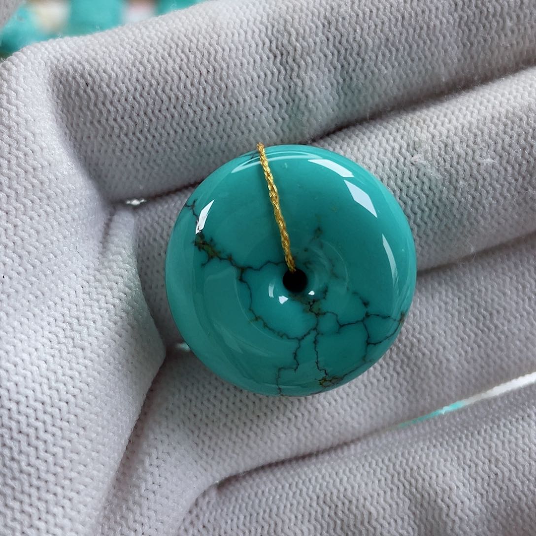 绿松石颈饰未镶嵌