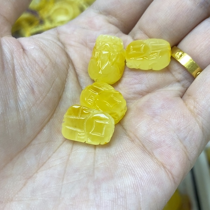 蜜蜡未镶嵌裸石多样性发货其一