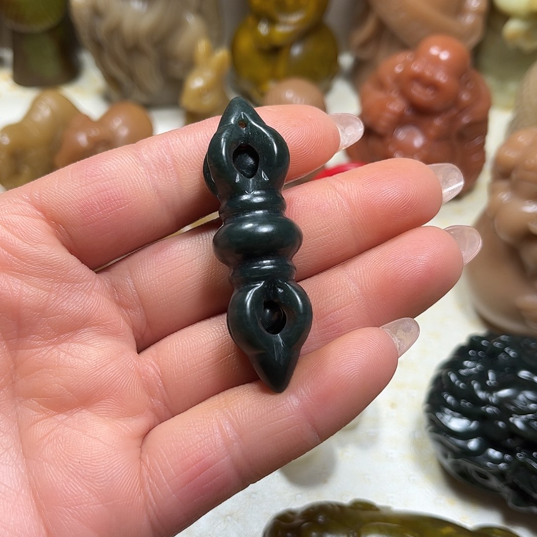 白玉菩提吊坠白玉菩提吊坠