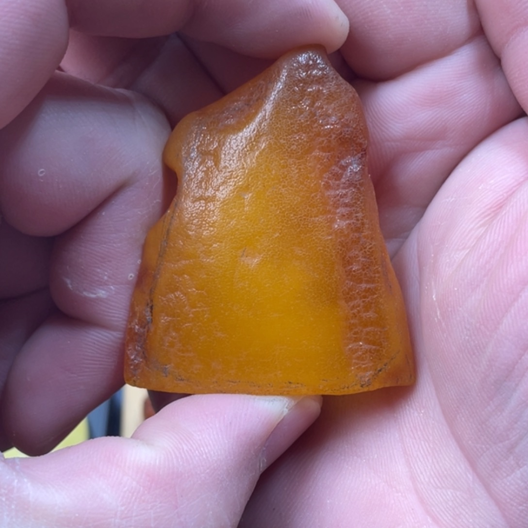 H***祥定制琥珀未镶嵌蜜蜡订制牌子