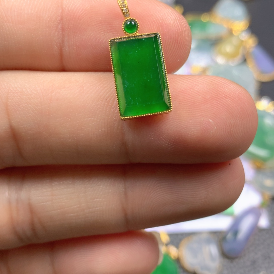 【闪购商品】翡翠颈饰18K金镶嵌翡翠