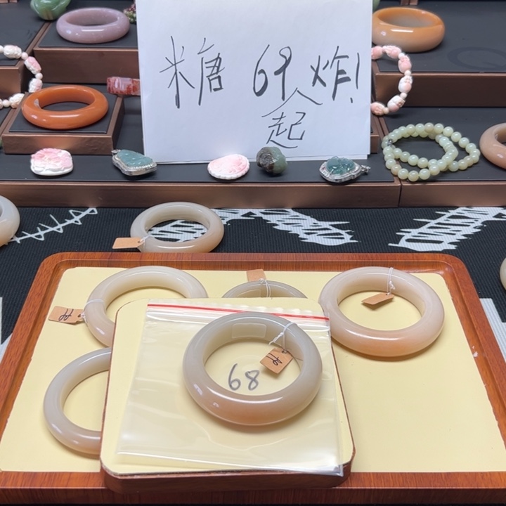 未镶嵌手镯石英质玉菁*68