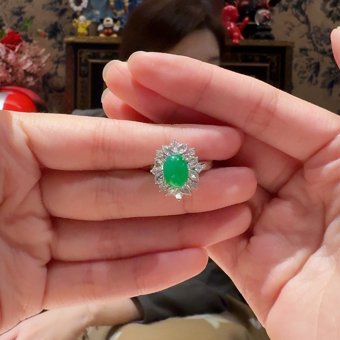 翡翠戒指18K金镶嵌戒指