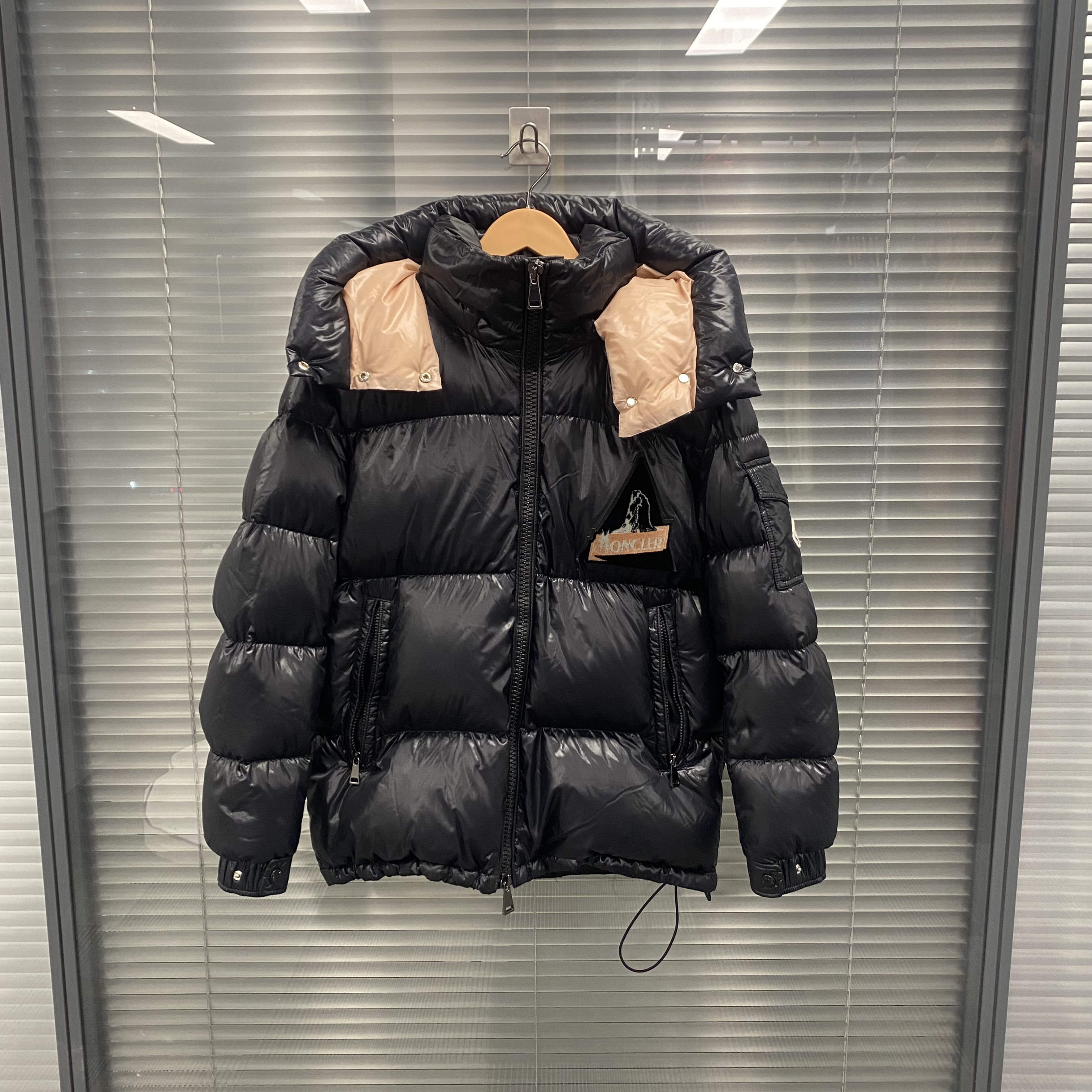 99新 MONCLER 黑粉雪山徽标厚款羽绒服 1码 99新 #9805
