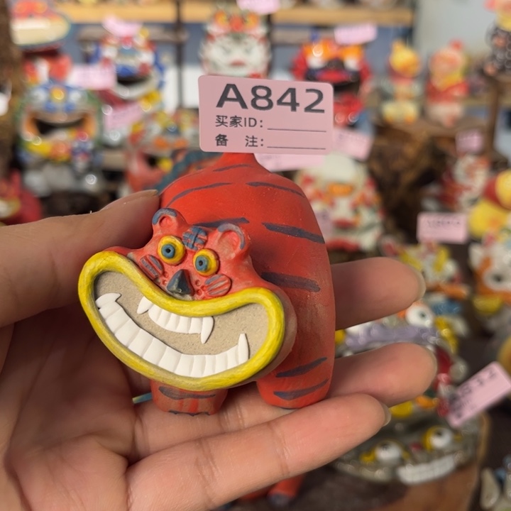 泥塑何**。纯手工茶宠摆件