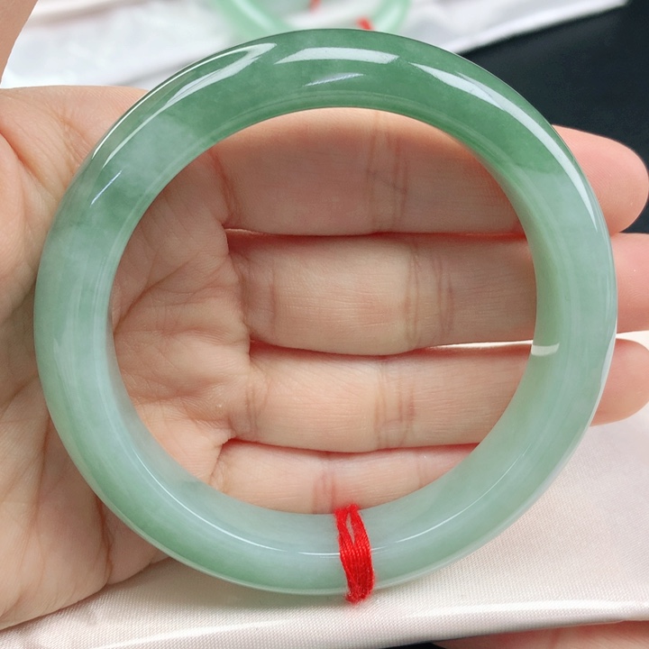 翡翠手镯未镶嵌半山半水58