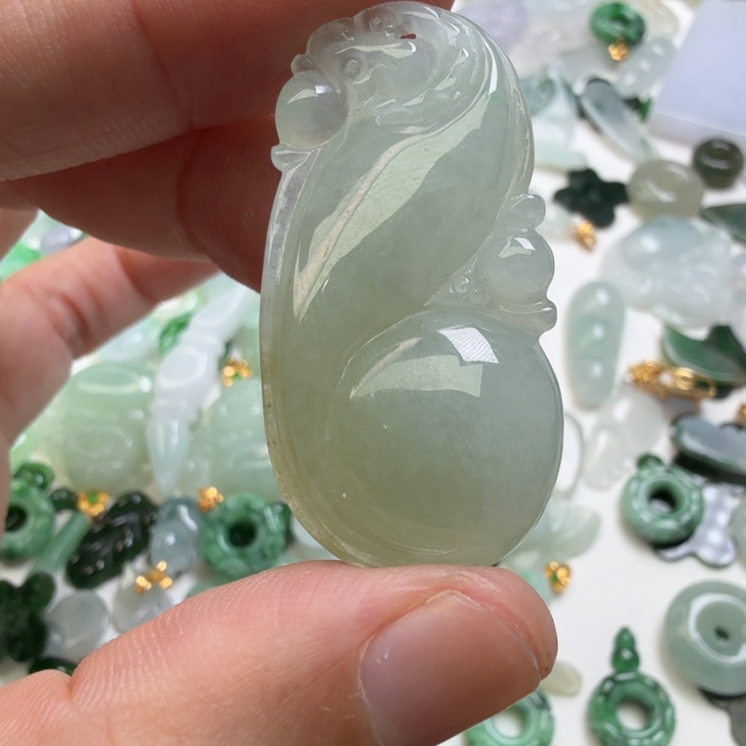 翡翠未镶嵌颈饰106