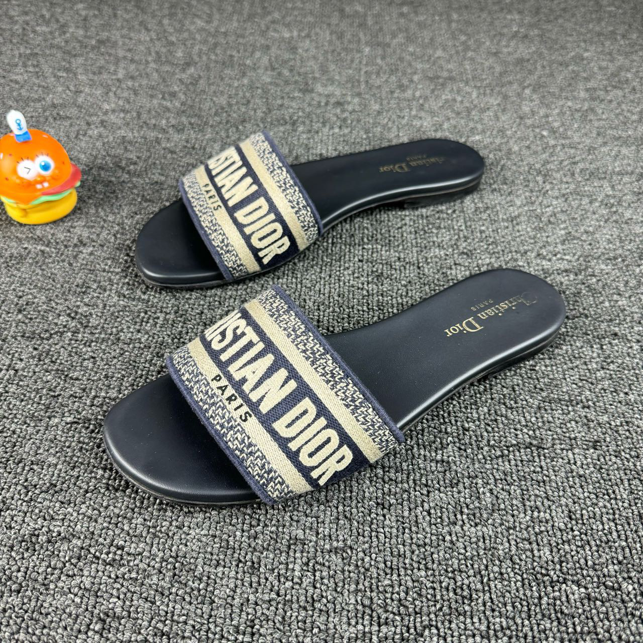 95新 DIOR/迪奥 尺码：38码整体成色不错 鞋子HB1457