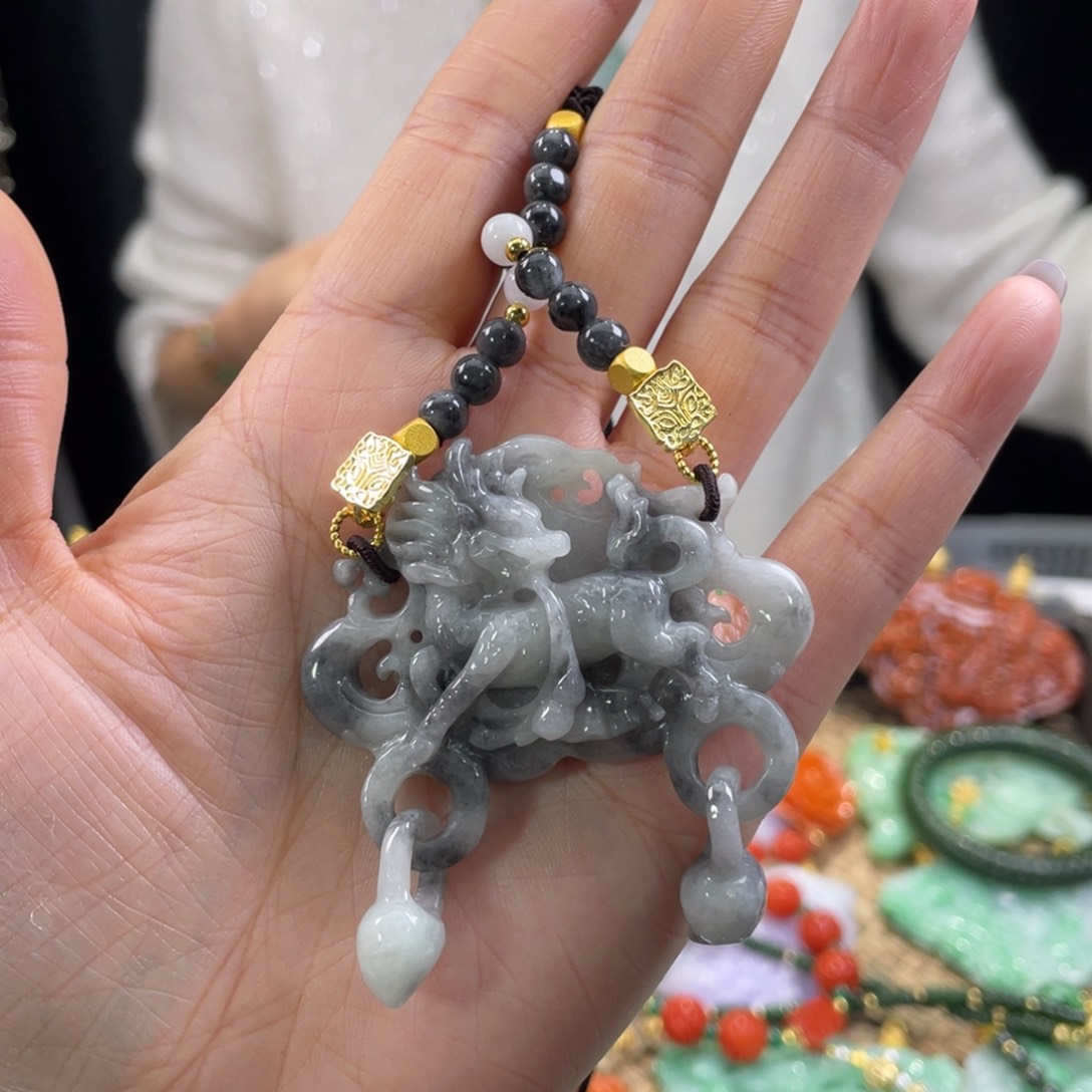 翡翠颈饰未镶嵌w****4代编织