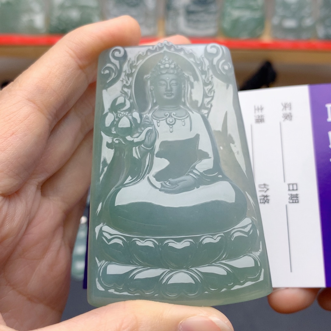 大***鸟翡翠未镶嵌颈饰素衣