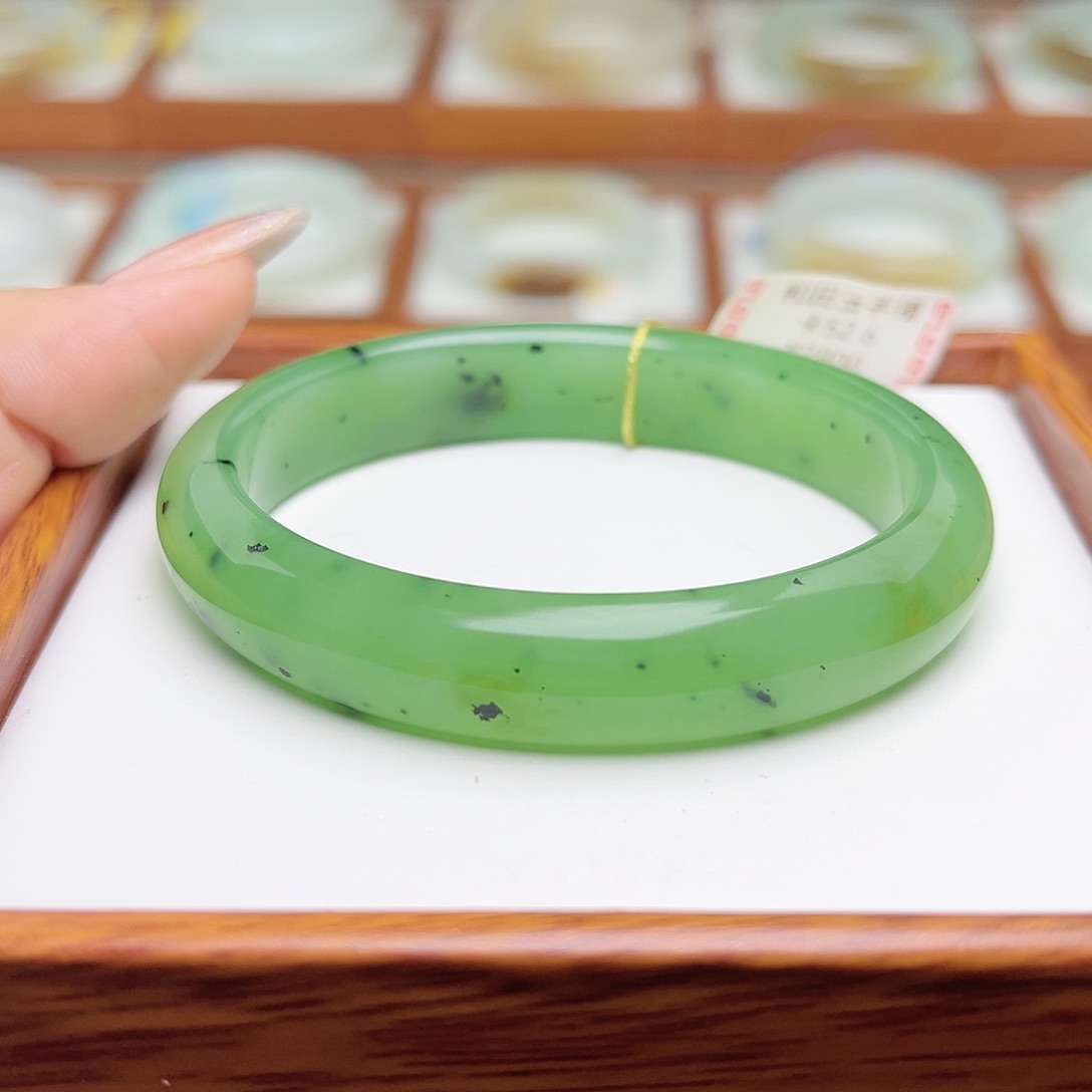 和田玉手镯未镶嵌52.6