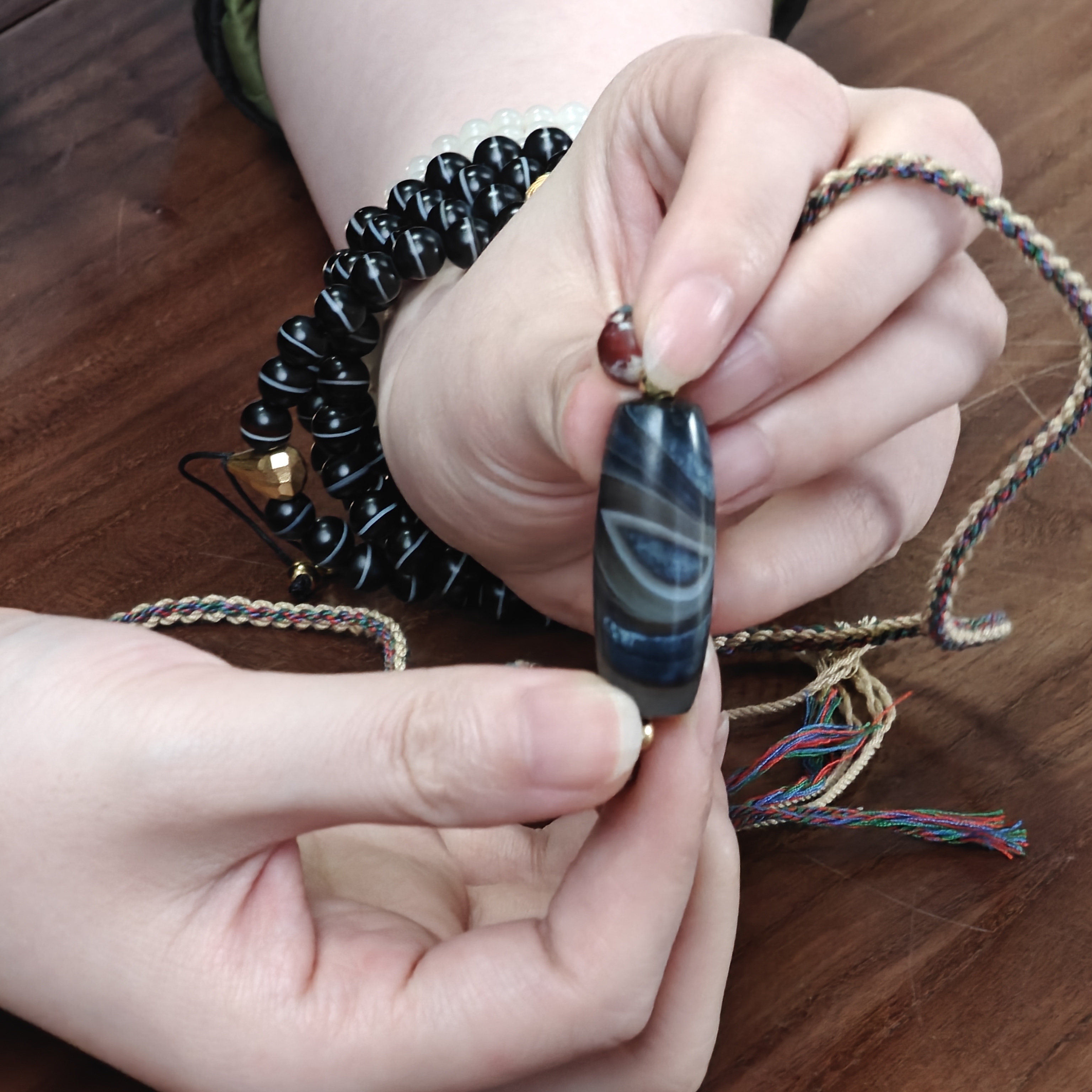 十九世纪缠丝玛瑙勒子（配饰银）AJD2508261008