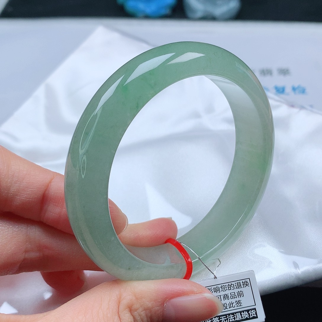 翡翠手镯未镶嵌56圈