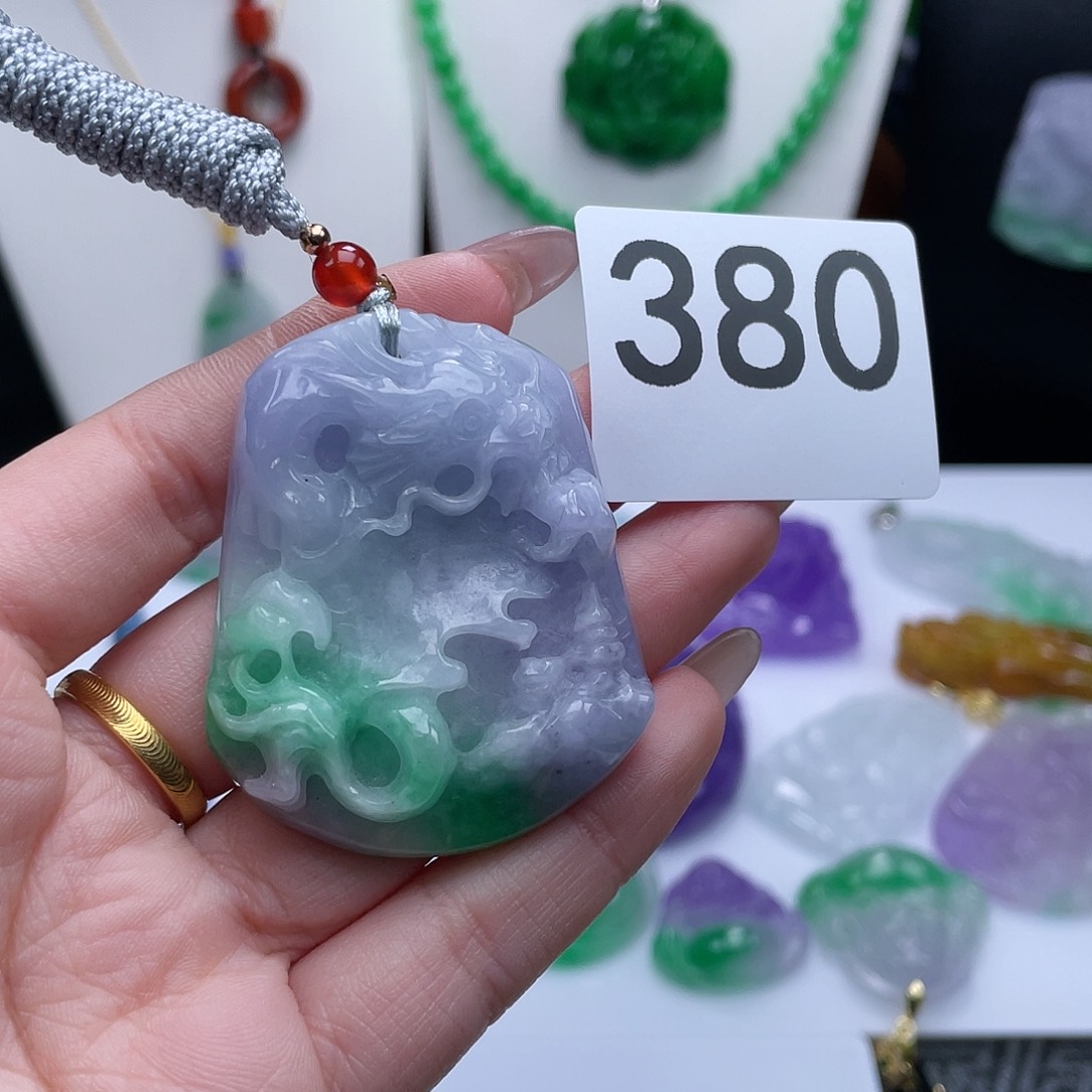 翡翠吊坠(赠链)未镶嵌