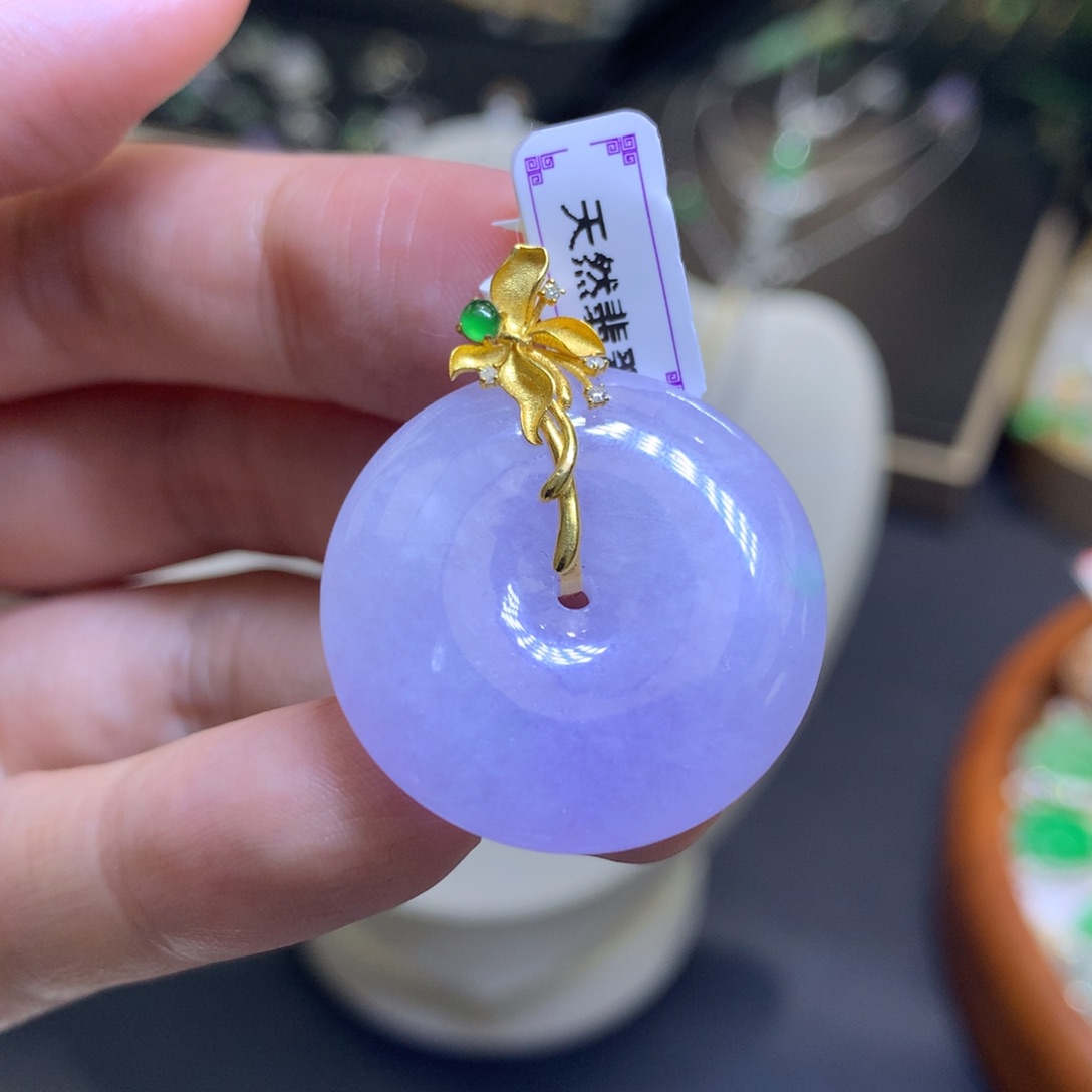颈饰18K金镶嵌翡翠