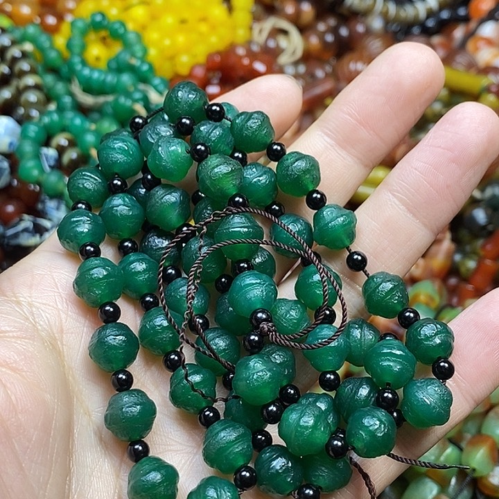 未镶嵌颈饰玛瑙/玉髓蒙**子