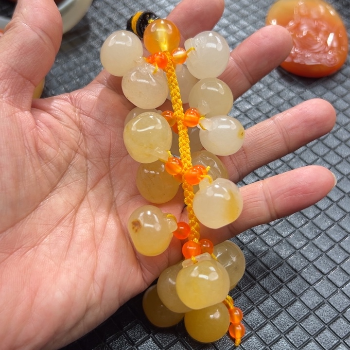 石英质玉（黄龙玉）颈饰未镶嵌