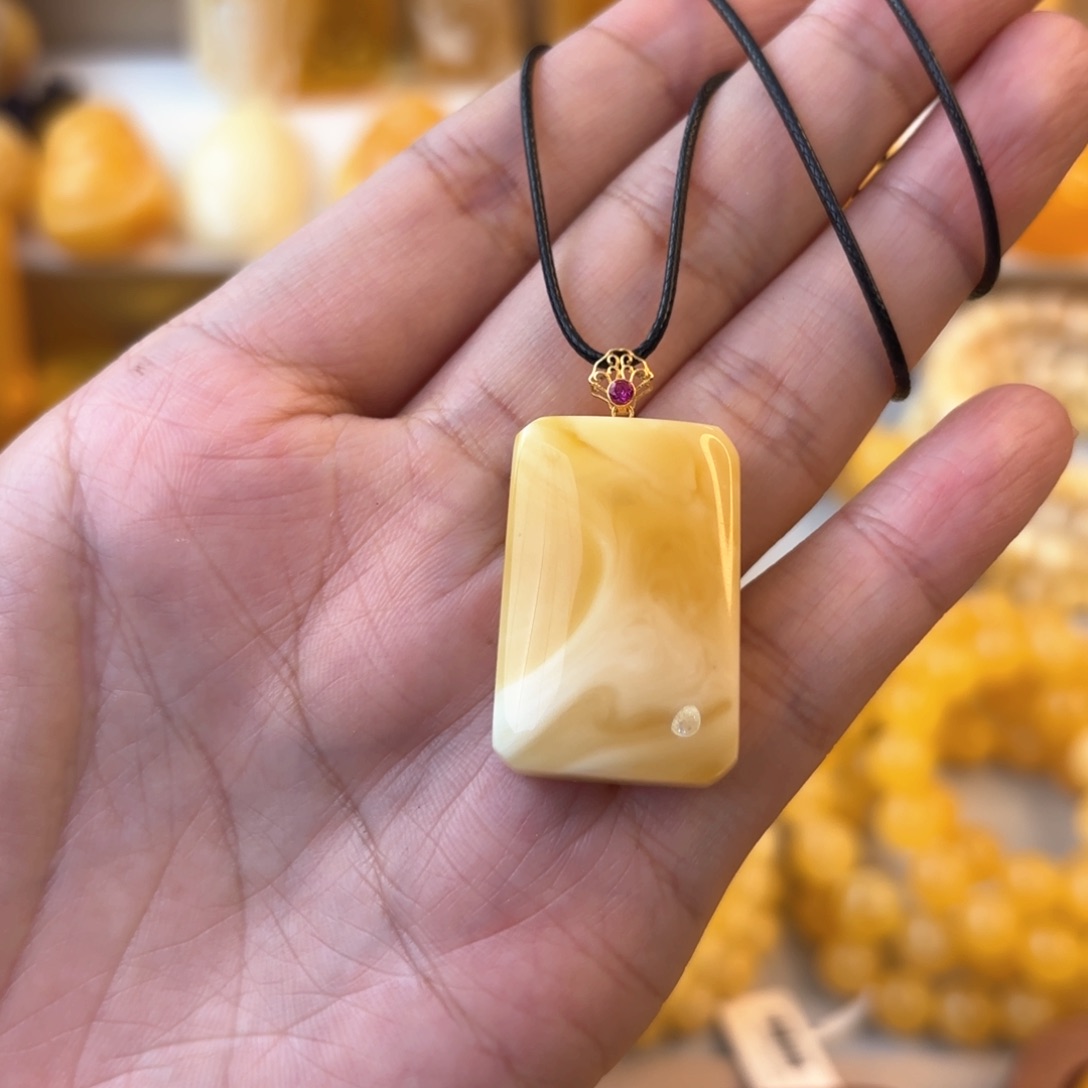 琥珀颈饰未镶嵌蜜蜡