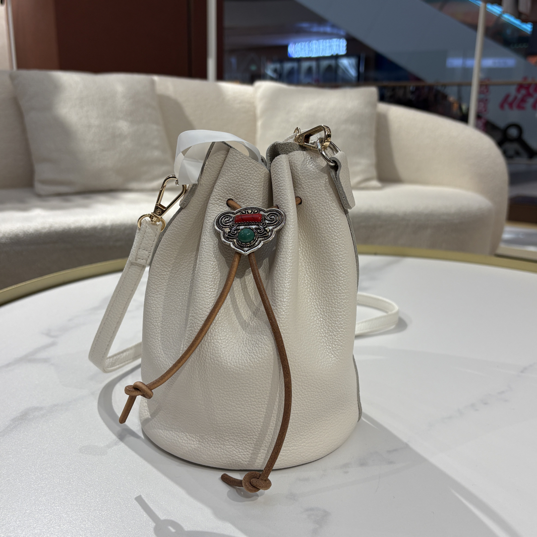 陶萨B016头层植鞣牛皮真皮女士单肩斜挎休闲做旧复古