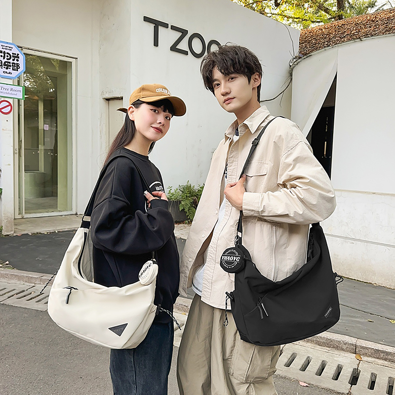 【漫威蒂尼】户外运动时尚饺子包大容量登山包男女同款潮流风尚